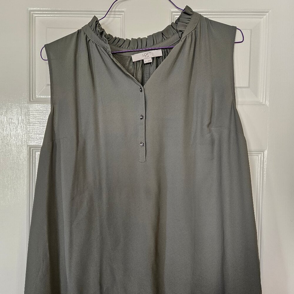Loft Plus Olive Green Shell Sleeveless Shirt Ruffled Collar Size 16